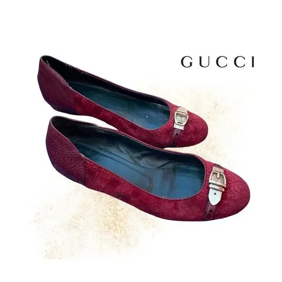 Gucci Women's Burgundy Suede Flats with gold Buckle Detail - Picture 1 of 9